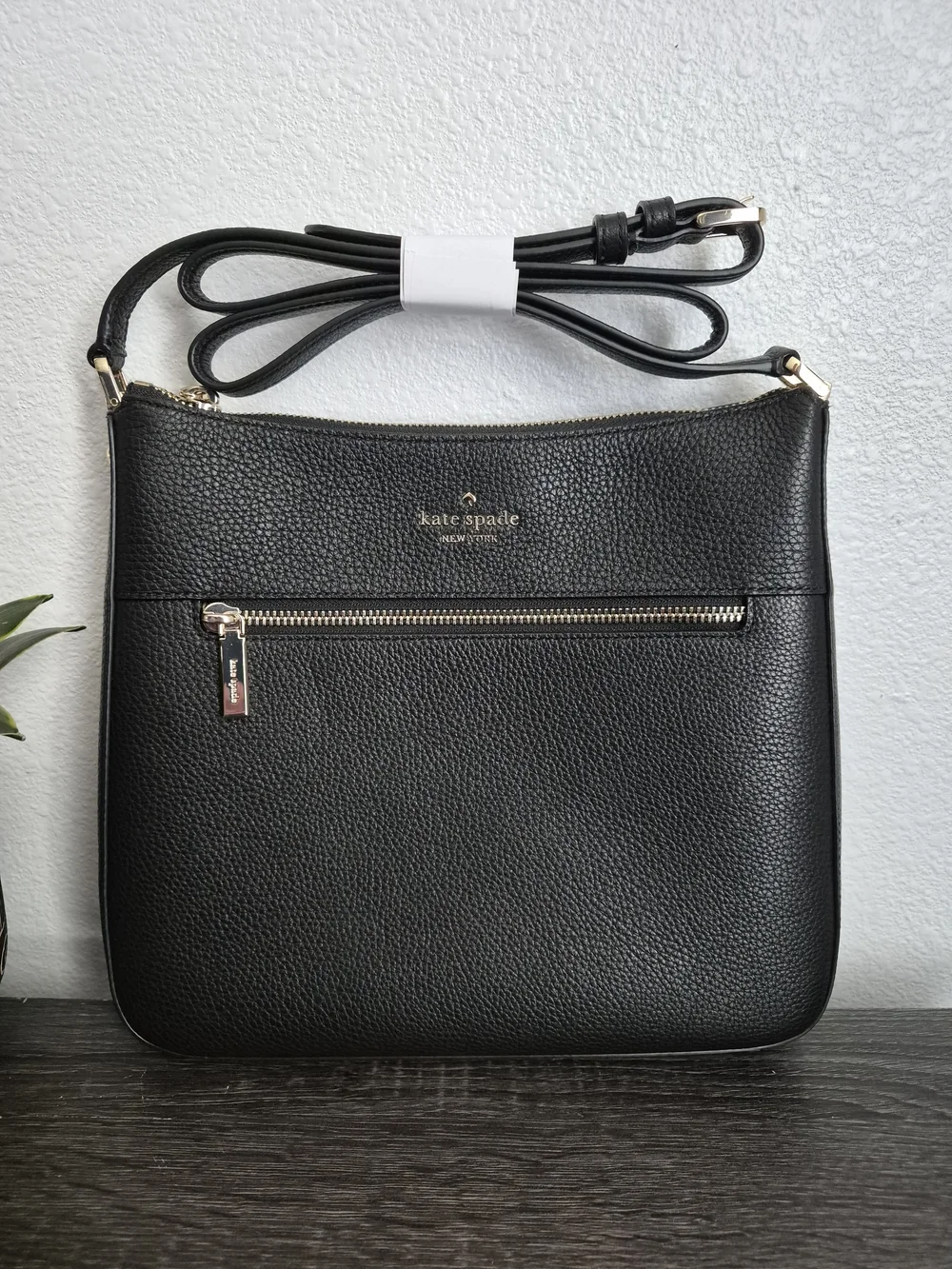 Kate Spade New York 454 Large Swingpack Black Pebbled Leather Buckle Crossbody